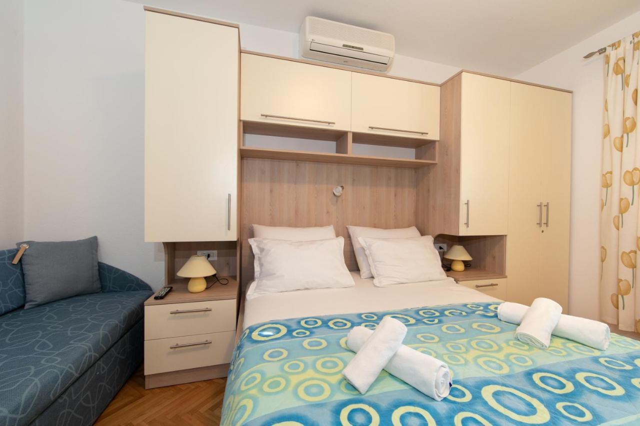 Apartman Dese 2+1 Tučepi Exteriör bild