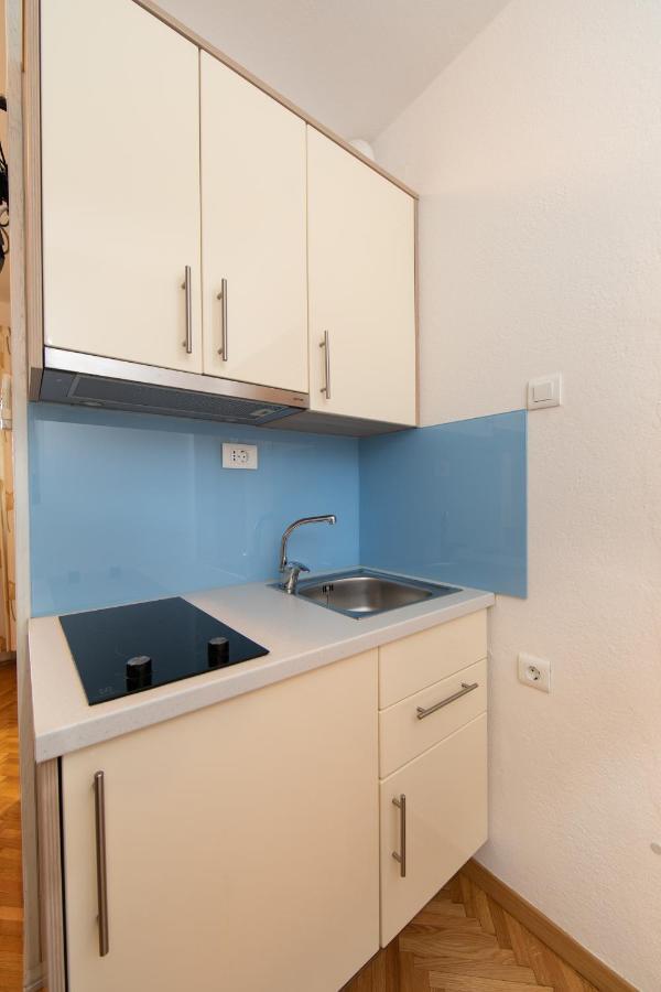 Apartman Dese 2+1 Tučepi Exteriör bild